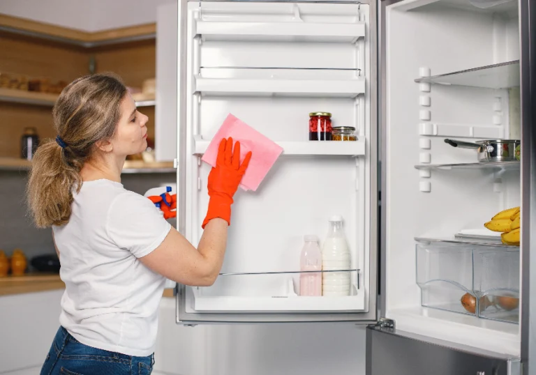 Städa kylskåpet